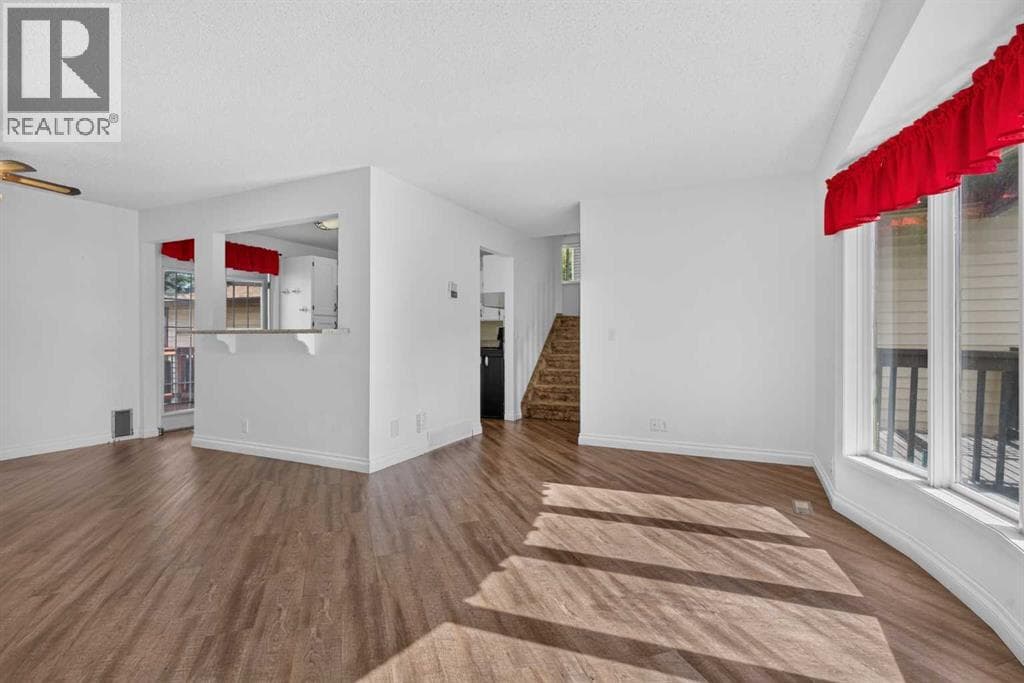 24 Mckenna Mews SE — photo 4