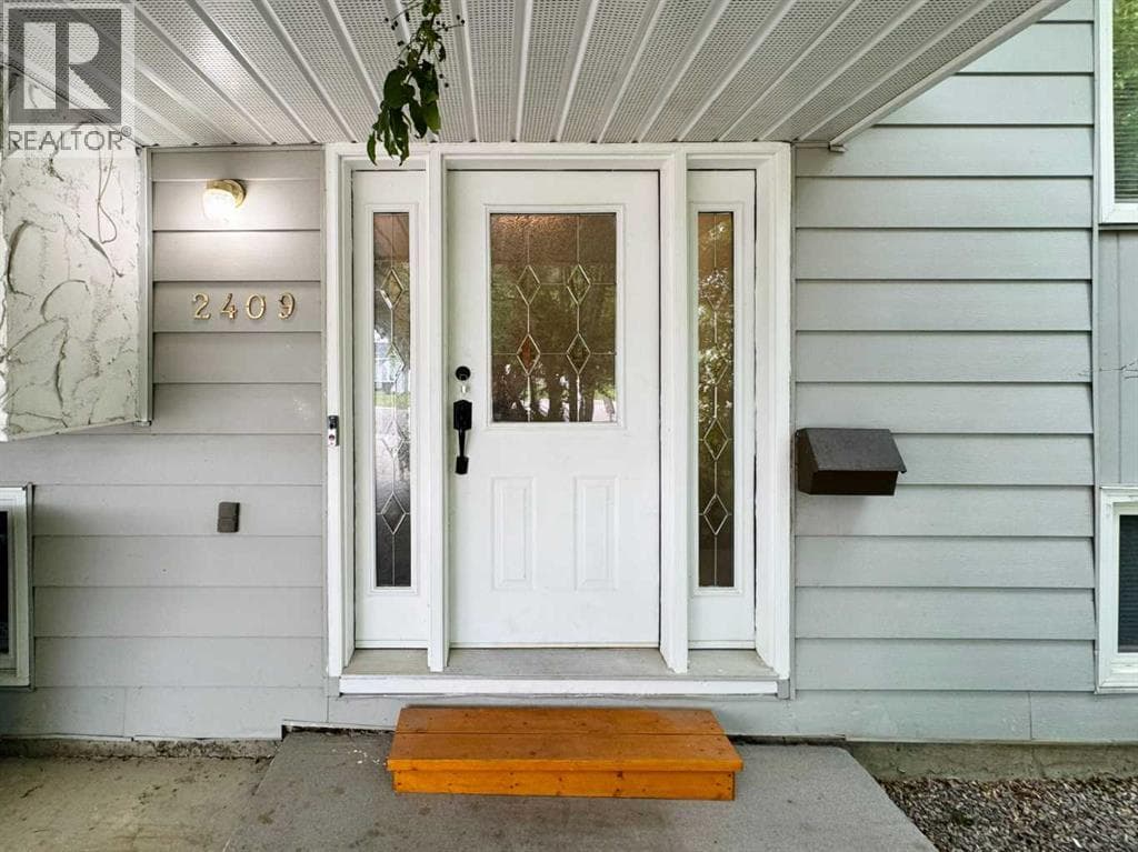 2409 20 Street N — photo 2
