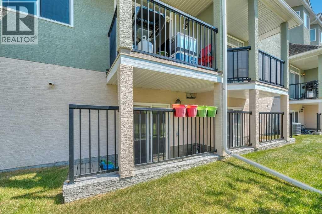 318 Strathcona Circle — photo 4