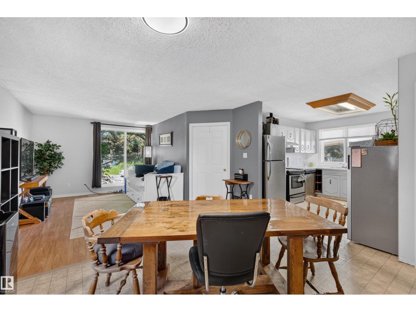 5017 45 ST — photo 5