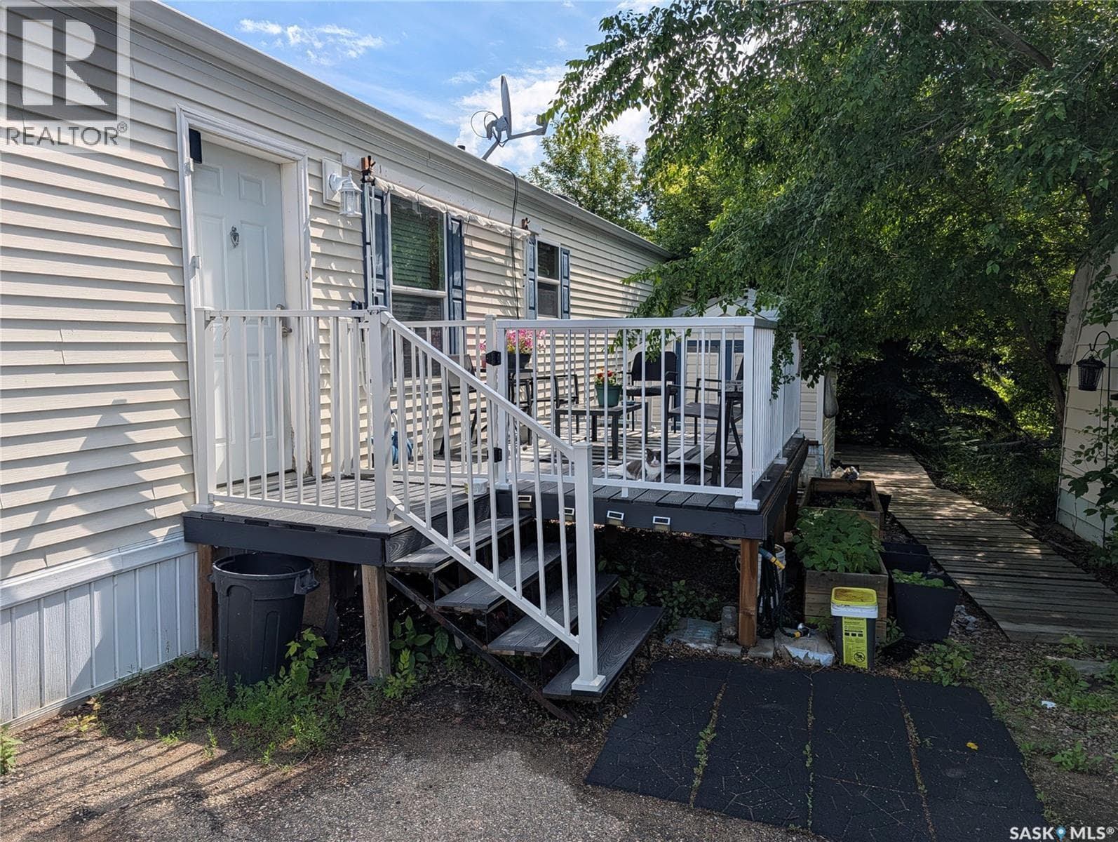 B24 1295 9th AVENUE NE — photo 2