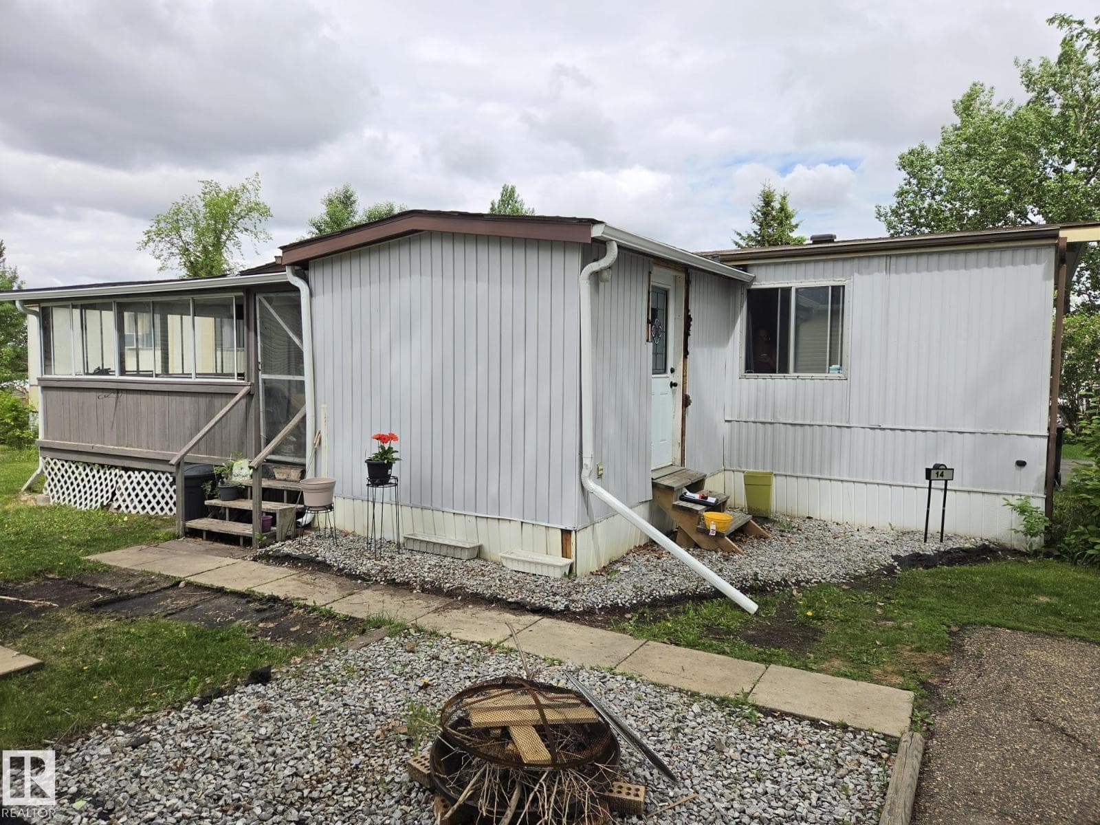 14 Willowdale DR NW — photo 2