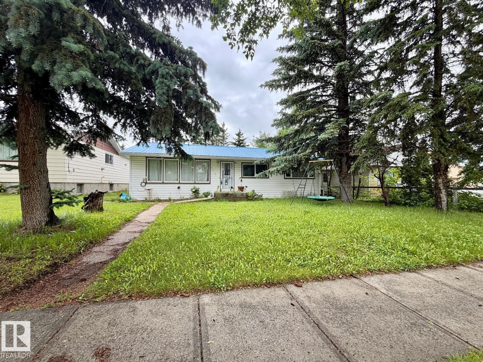 5012 48 Street — photo 3