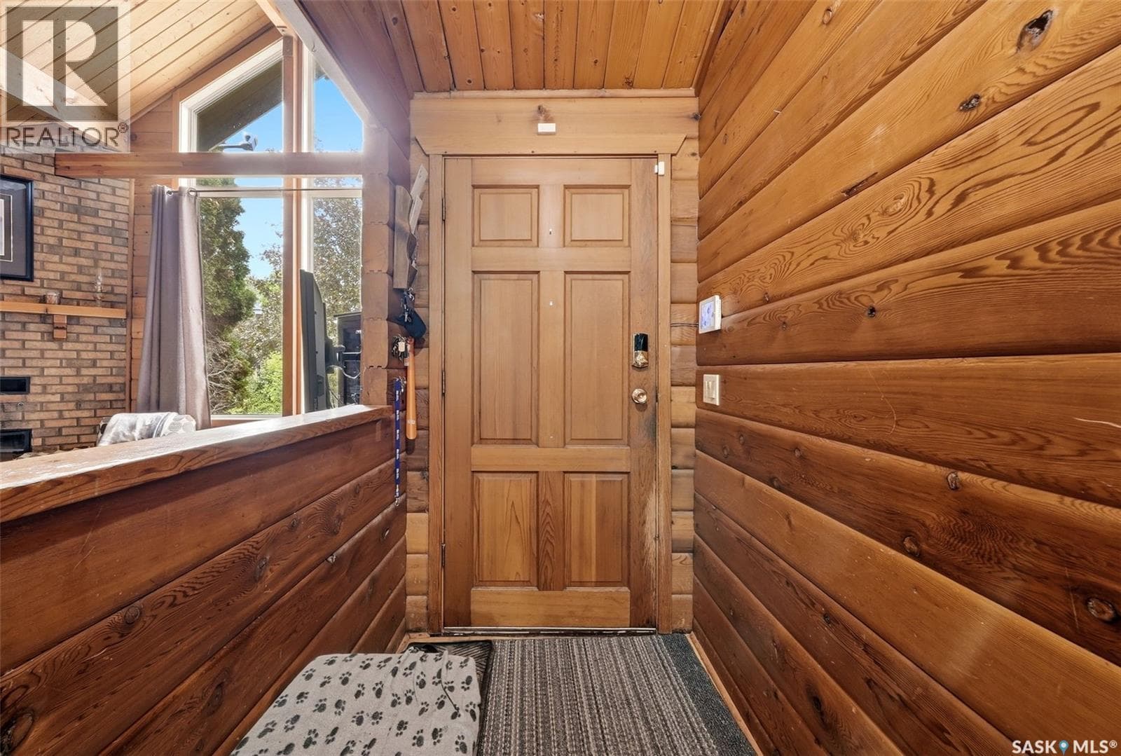 1202 Catley BAY N — photo 3