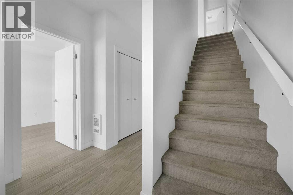693 Savanna Boulevard NE — photo 3