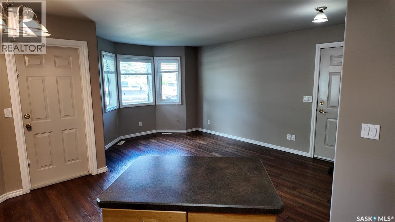 3241 Woodhams DRIVE E — photo 2