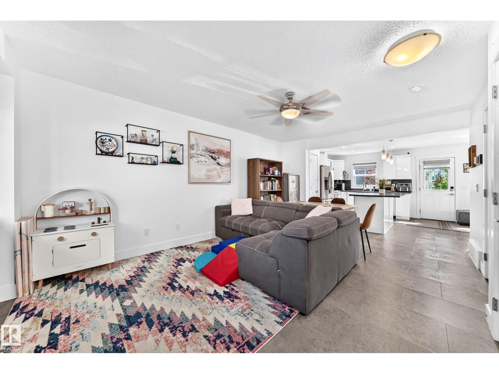 #76 330 BULYEA RD NW — photo 4