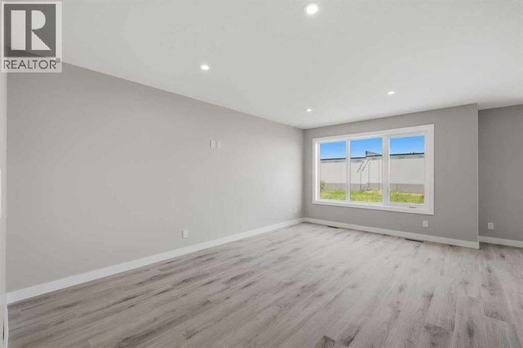 125 Hampton Crescent — photo 4