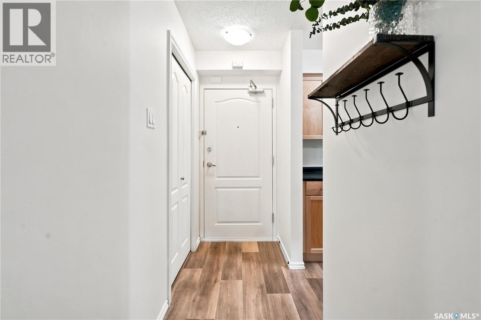 103A2 1121 McKercher DRIVE — photo 2