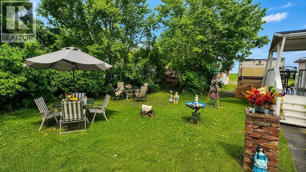 214 Gleichen Street — photo 3