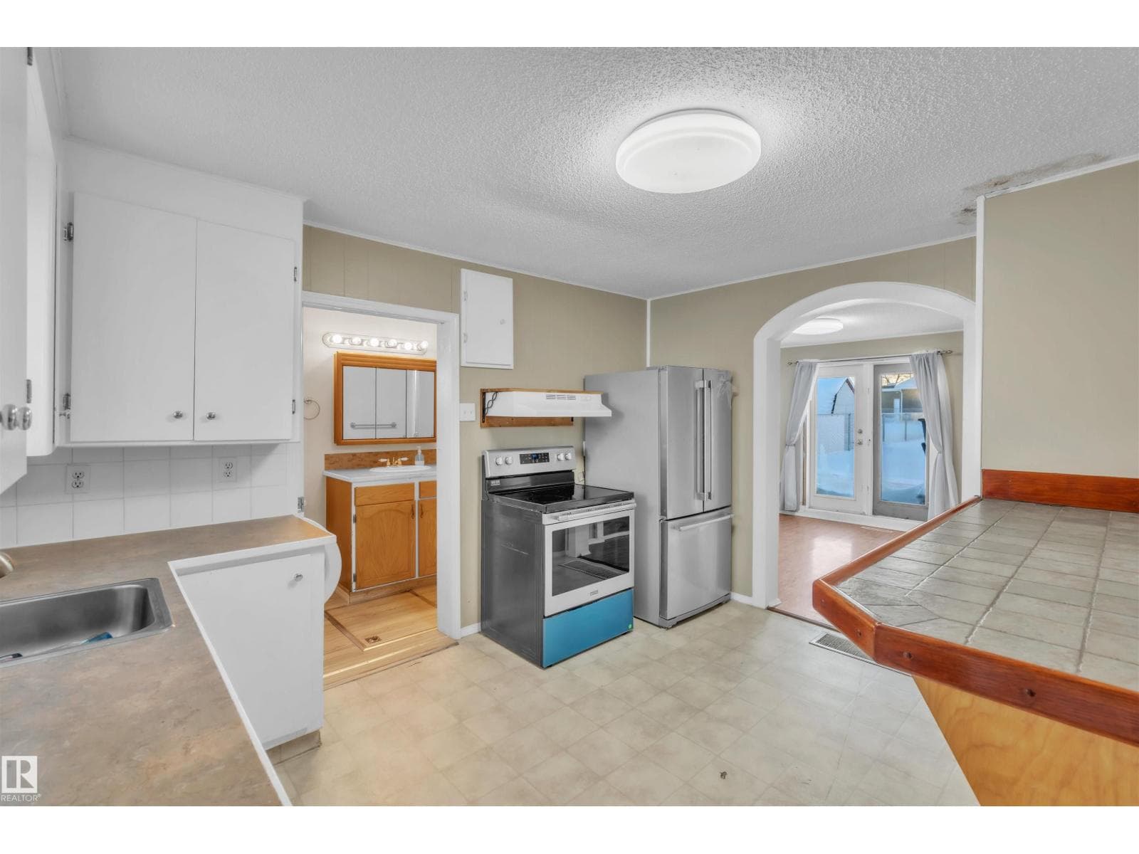 5309 51 AV — photo 3