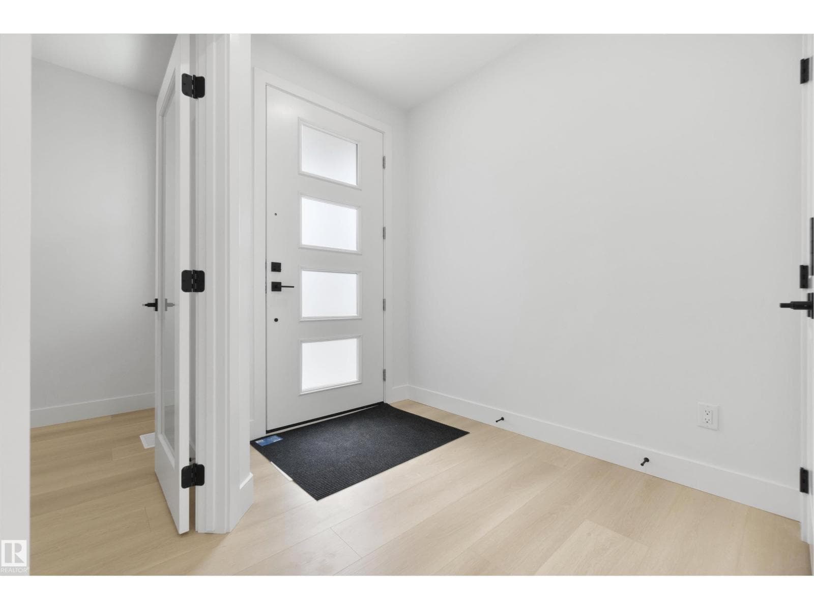 235 CRYSTAL CREEK DR — photo 2