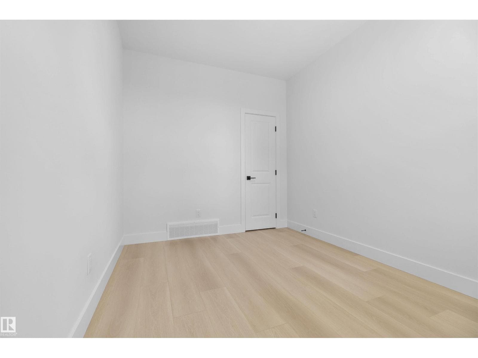 235 CRYSTAL CREEK DR — photo 4