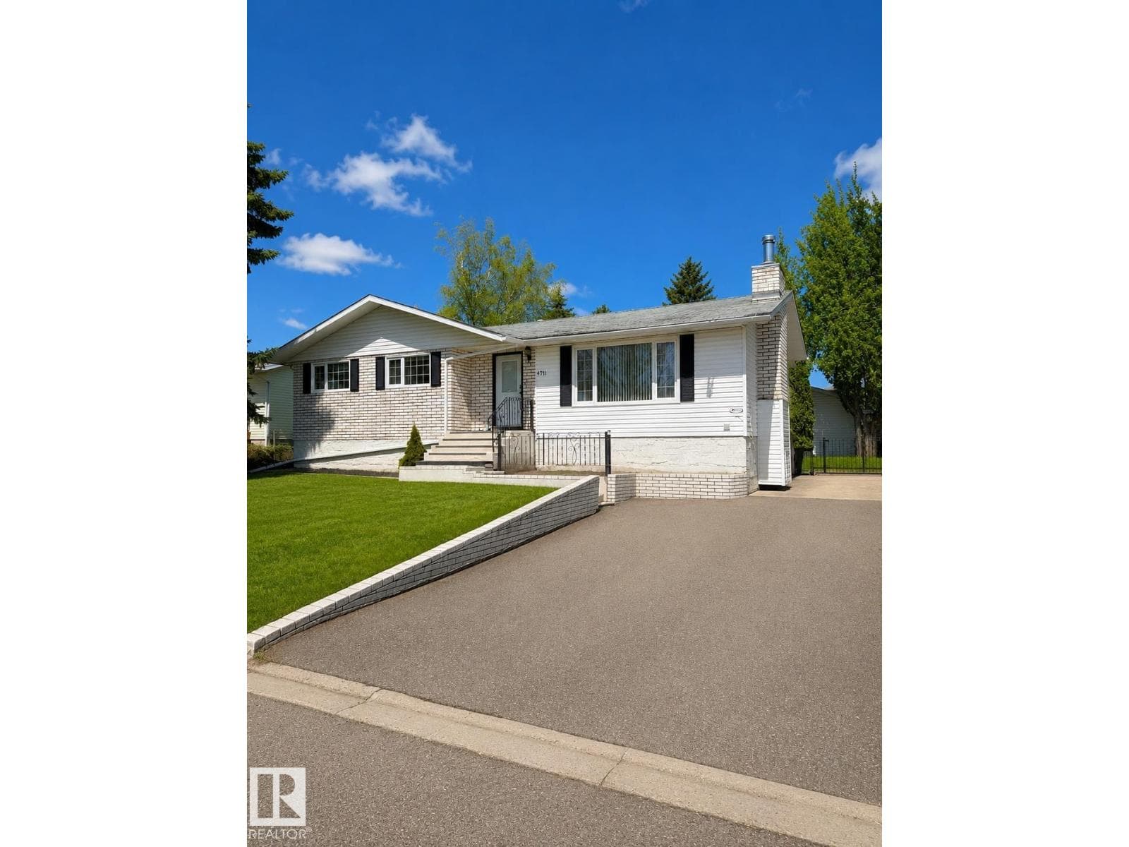 4711 Lakeshore Dr.