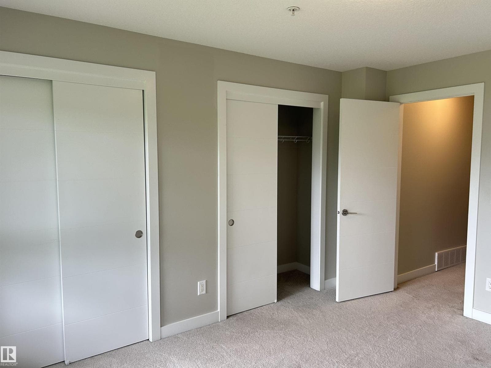 #90 2560 PEGASUS BV NW — photo 4