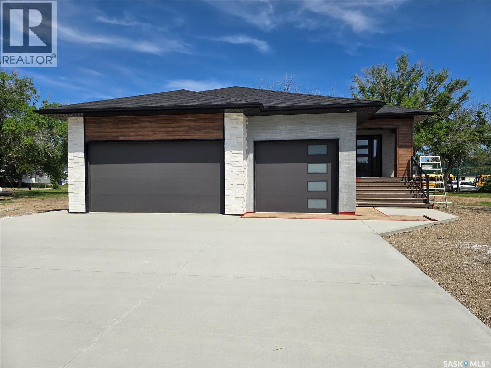 44 KENNEY CRESCENT