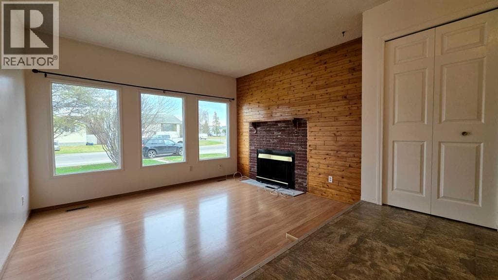 18 Cochrane Road — photo 2