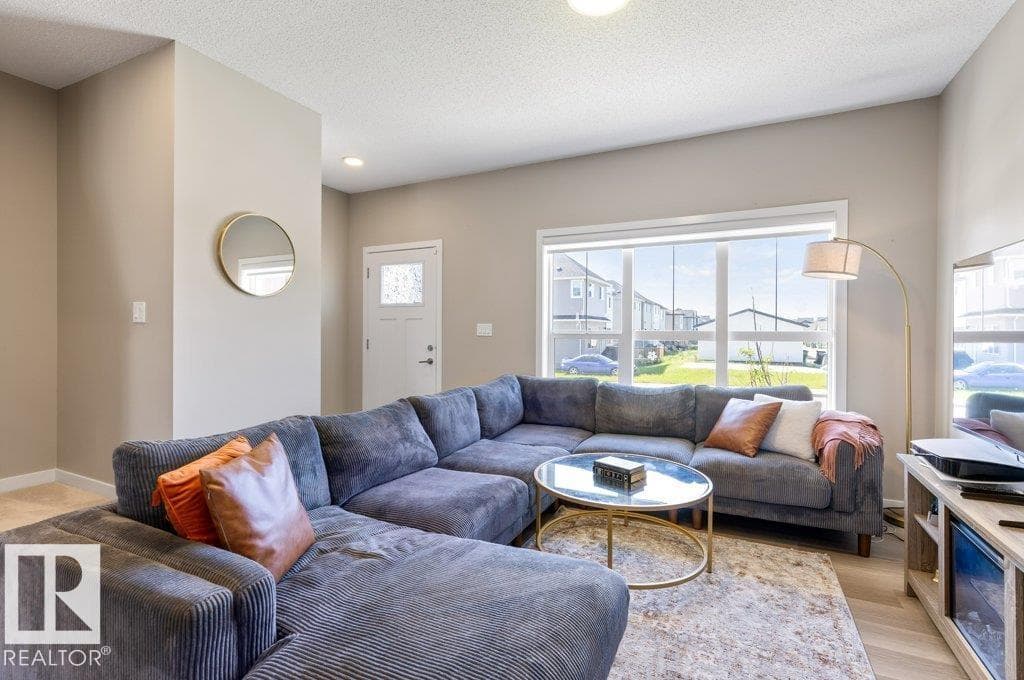 7056 181 AV NW — photo 5
