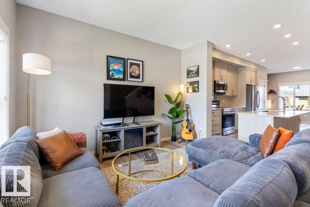 7056 181 AV NW — photo 3