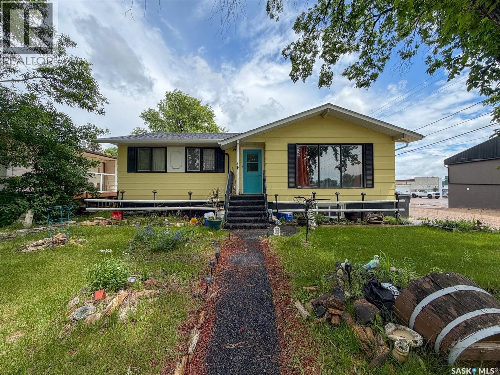336 2nd STREET W