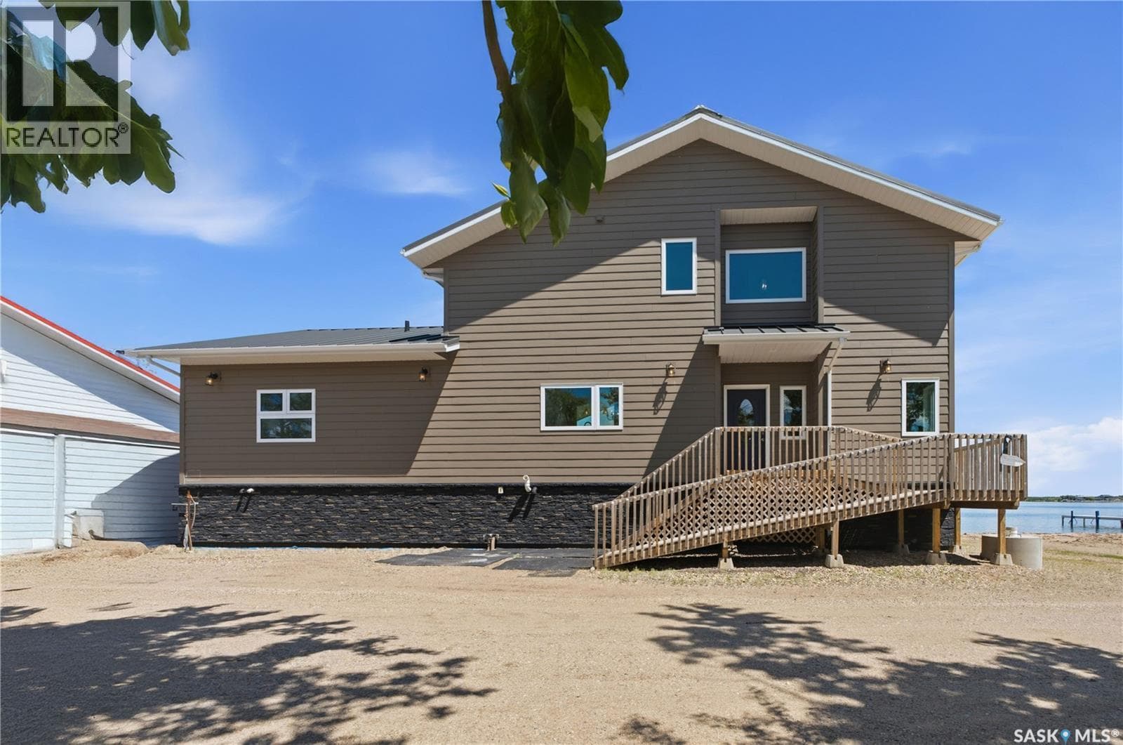 106 Lakeshore LANE — photo 2
