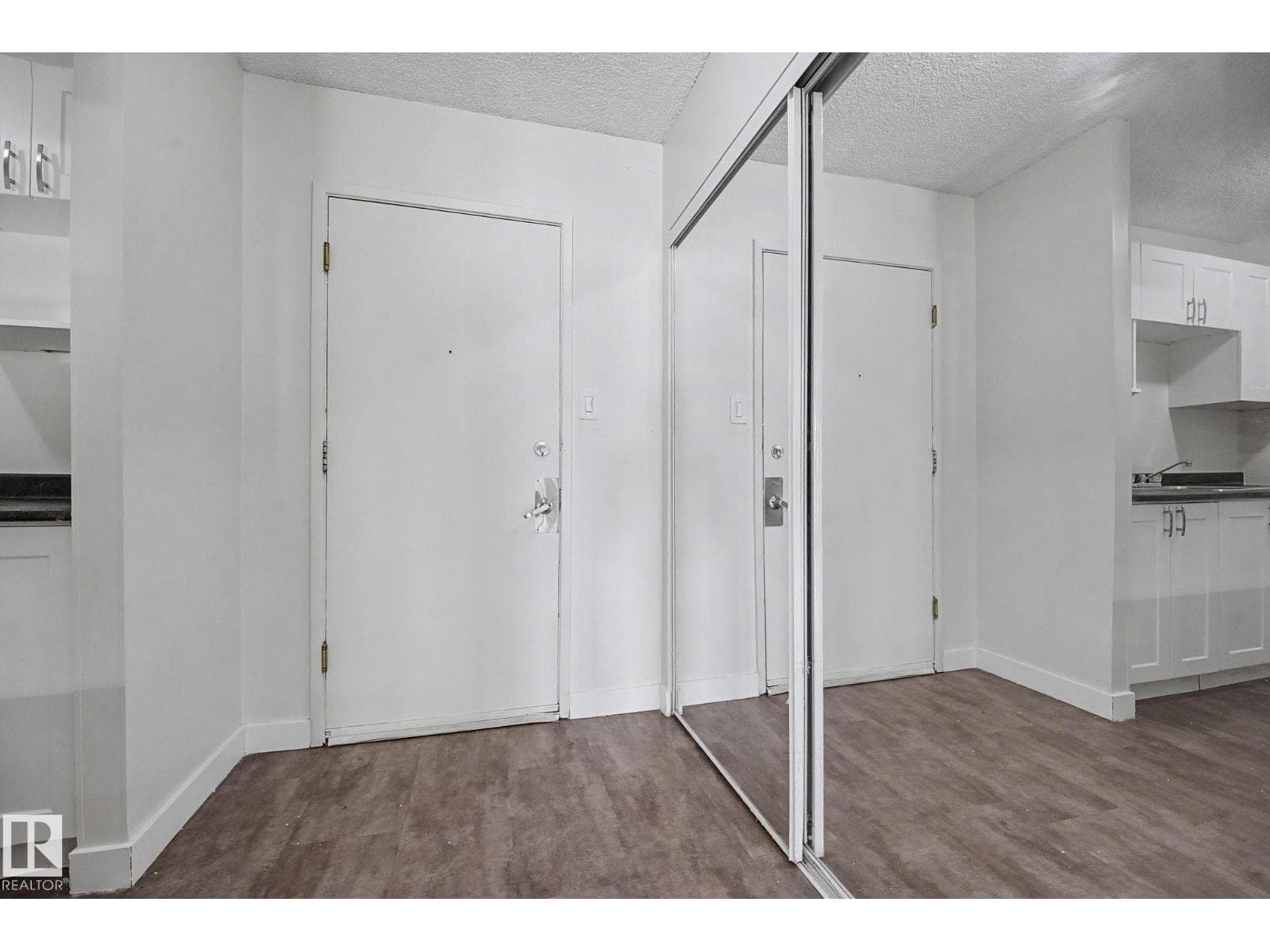 #304 10140 120 ST NW — photo 3