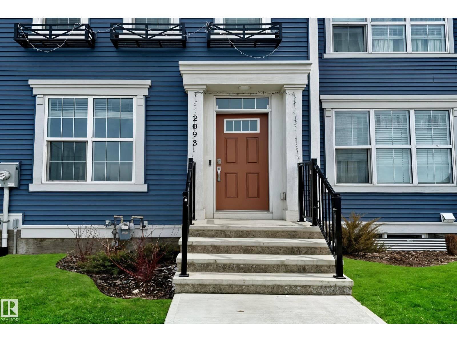 2093 MAPLE RD NW — photo 2