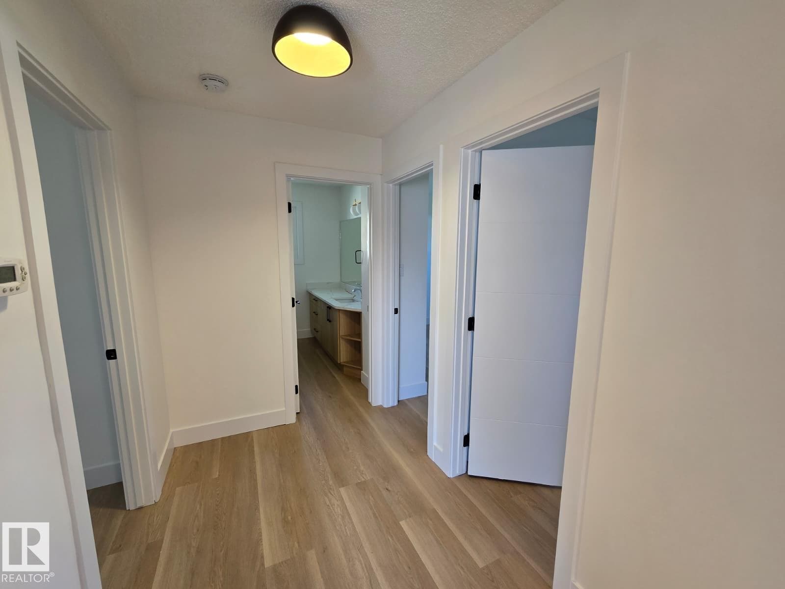 18526 86A AV NW — photo 4