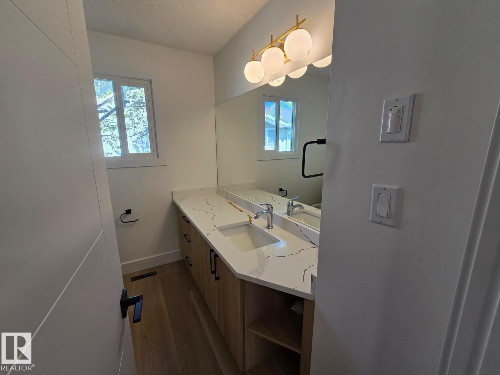 18526 86A AV NW — photo 5