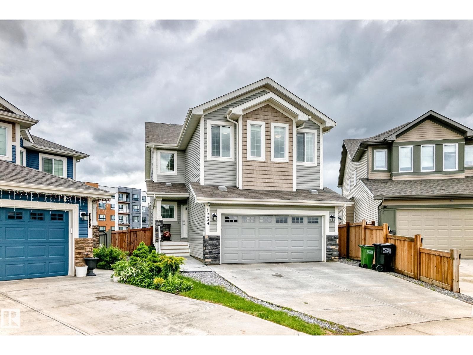 1239 24 AV NW