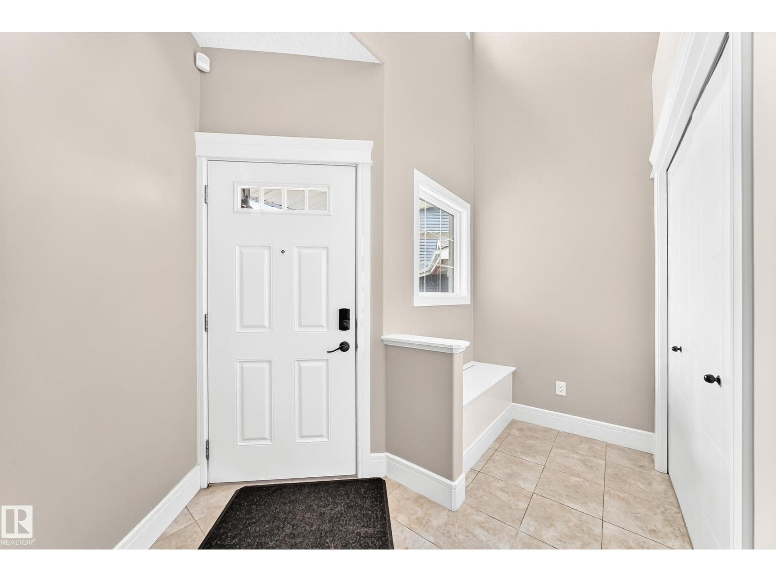 1239 24 AV NW — photo 4