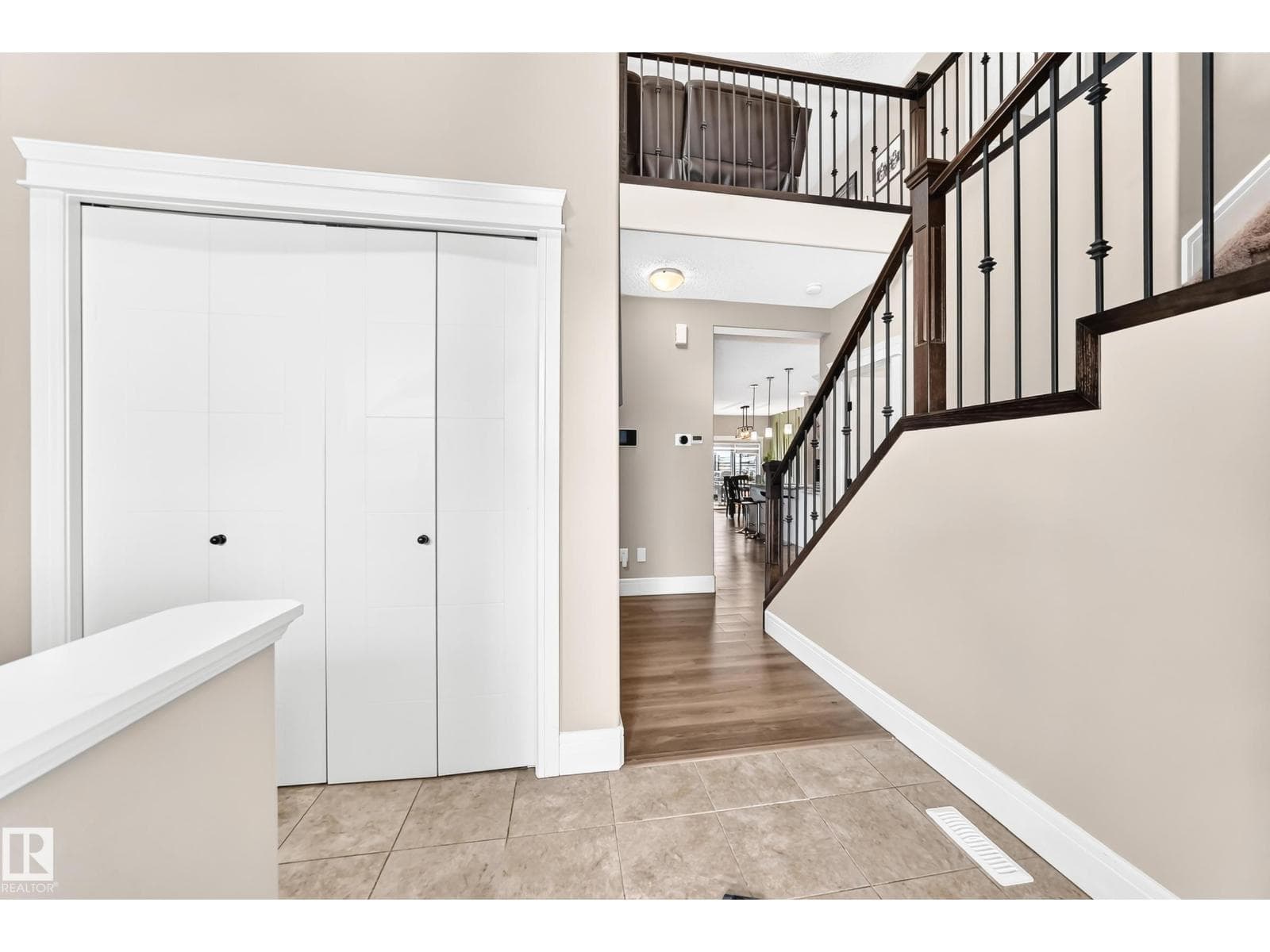 1239 24 AV NW — photo 5