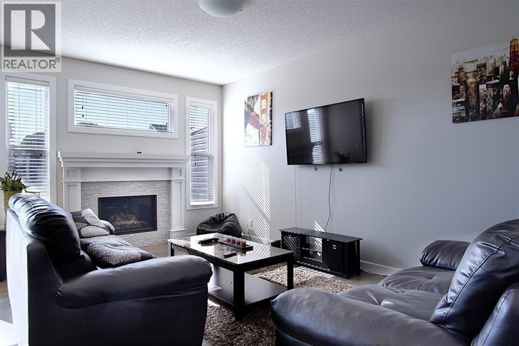 193 Redstone Common NE — photo 2