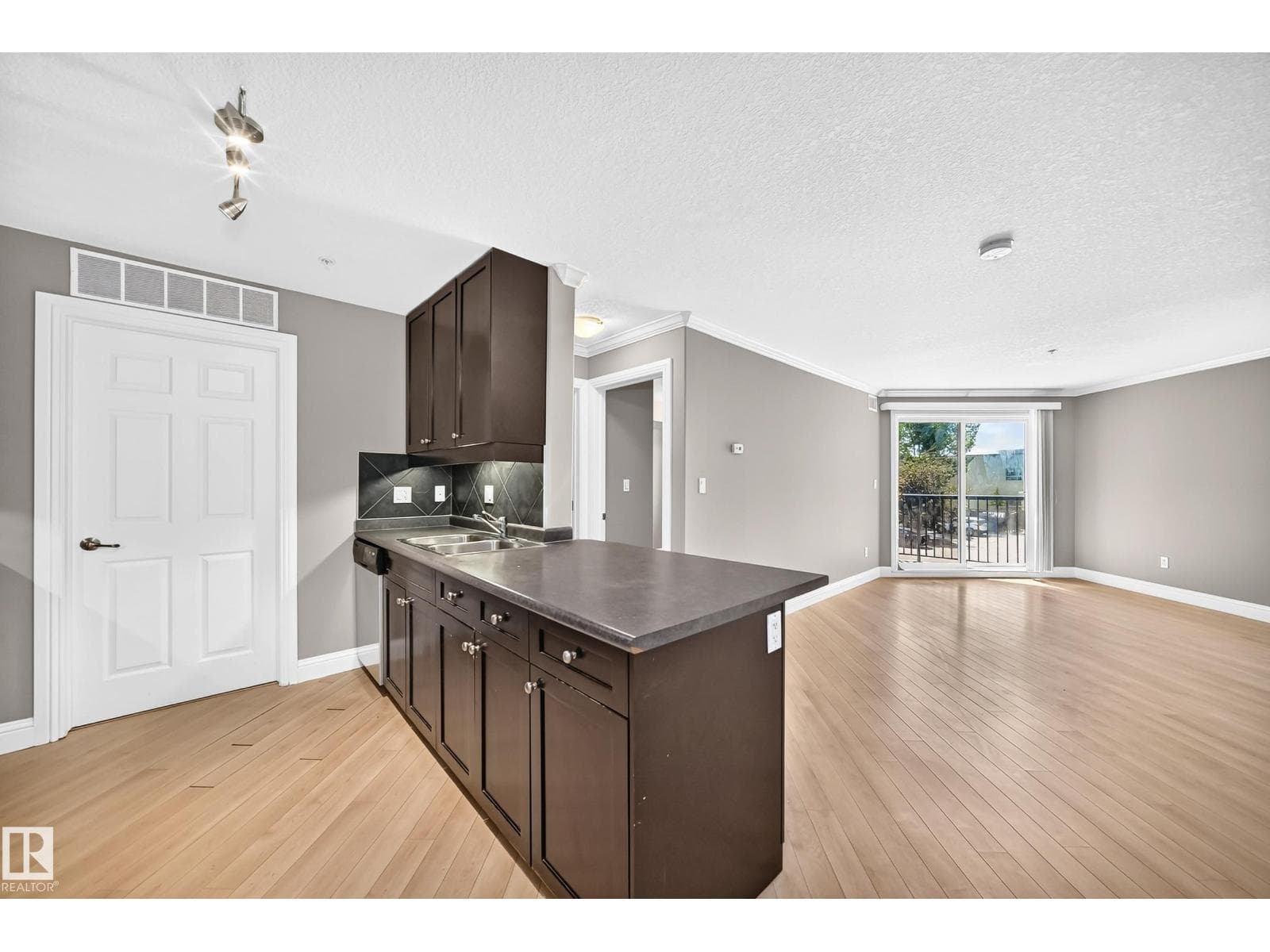 #202 14608 125 ST NW
