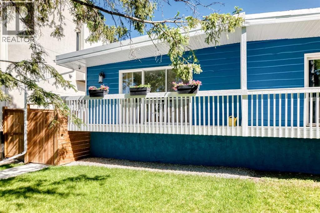 2124B 52 Avenue SW — photo 2