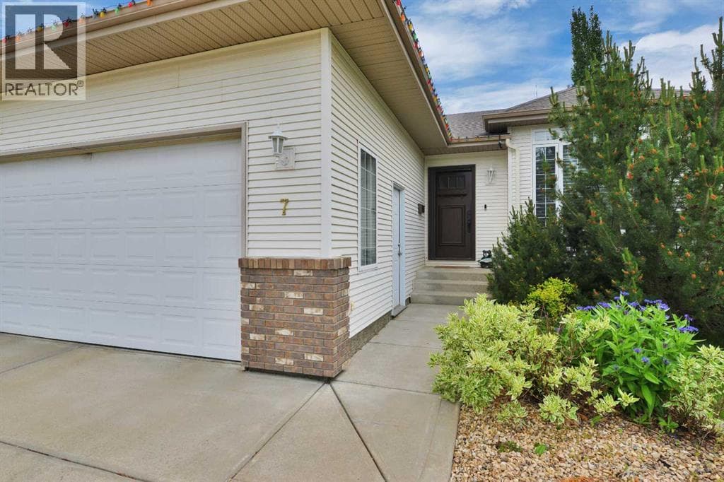 7 Logan Close — photo 2