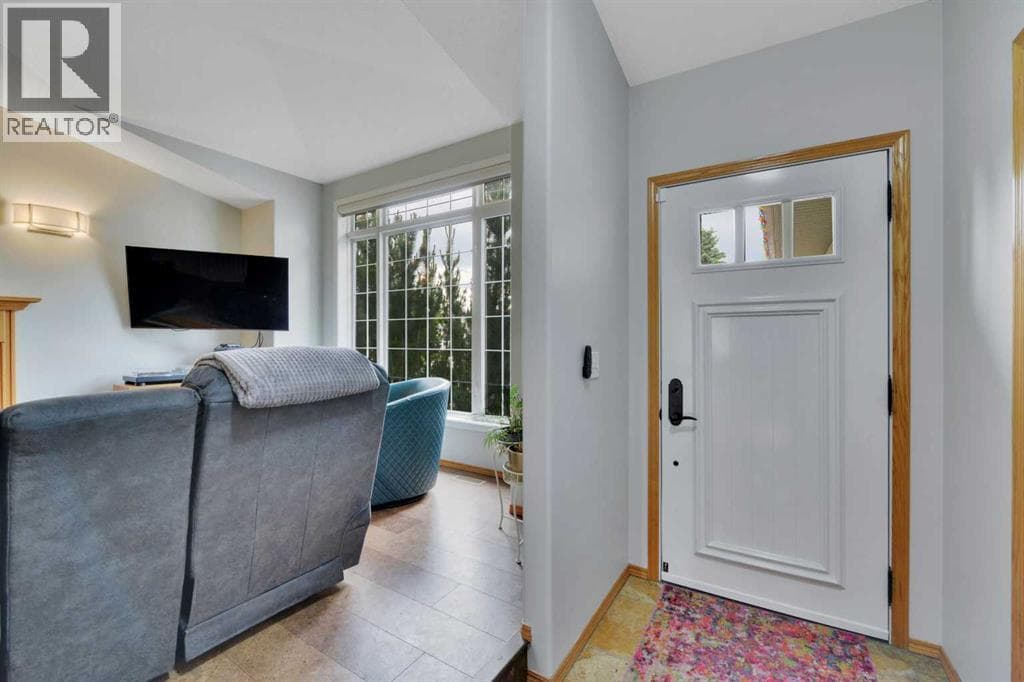 7 Logan Close — photo 3