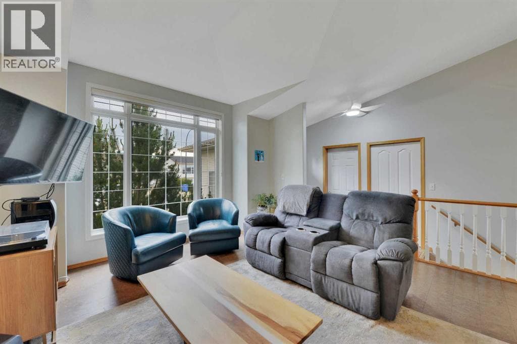7 Logan Close — photo 5