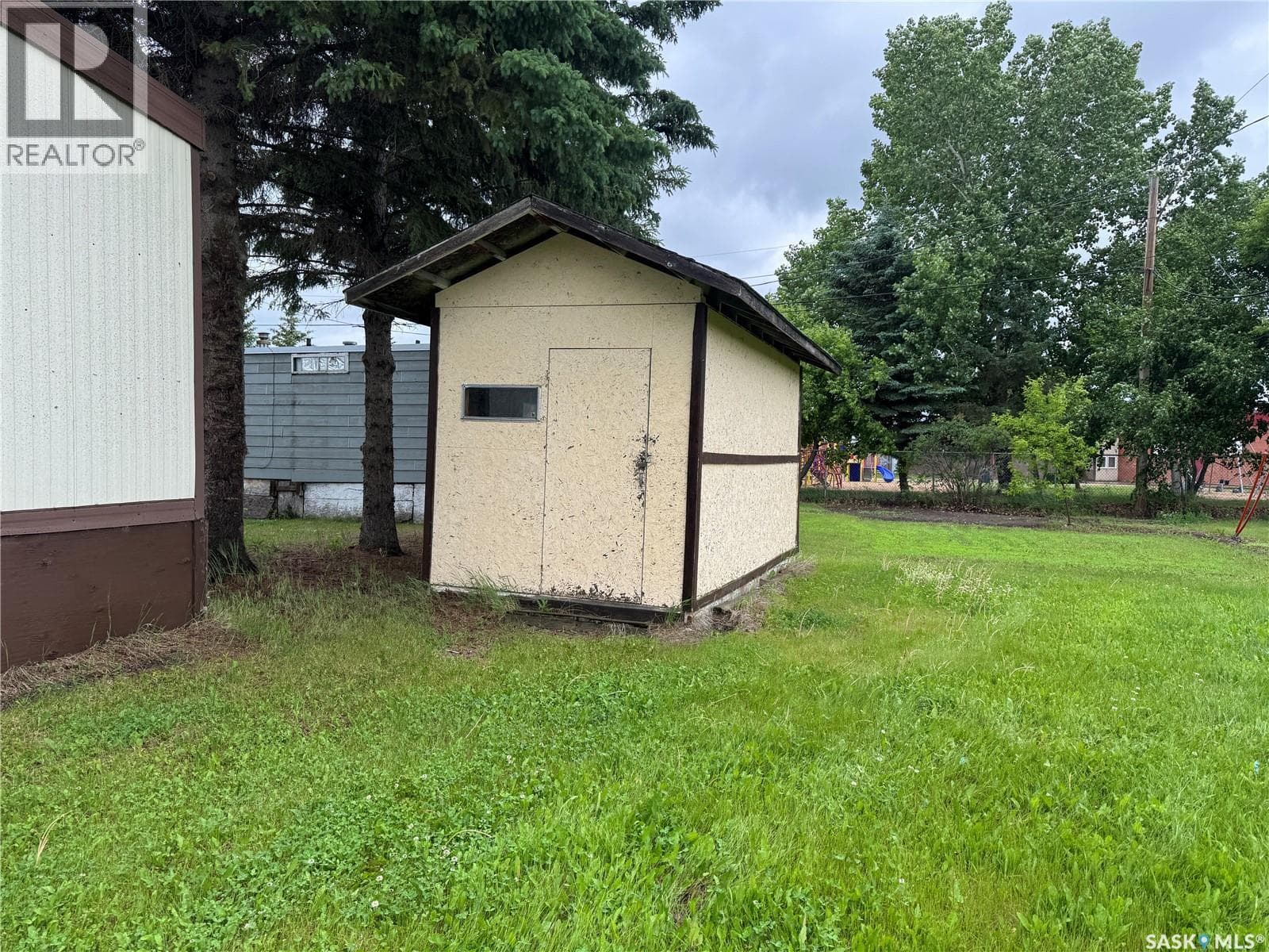 215 Birk STREET — photo 3