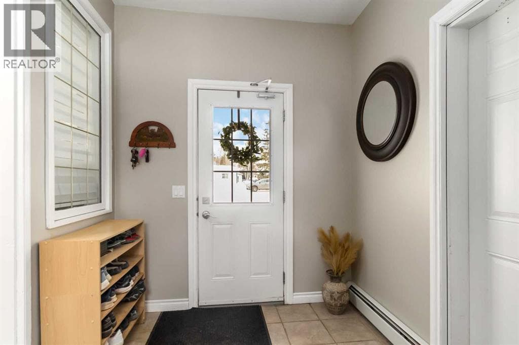 54 Poplar Crescent — photo 3