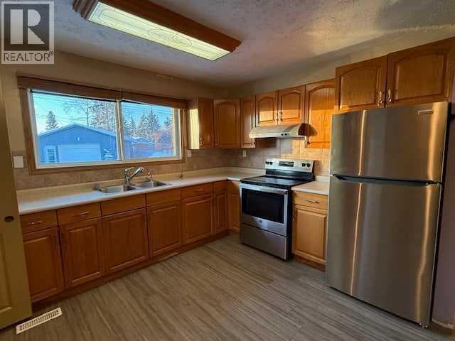 10323 98 Avenue — photo 3