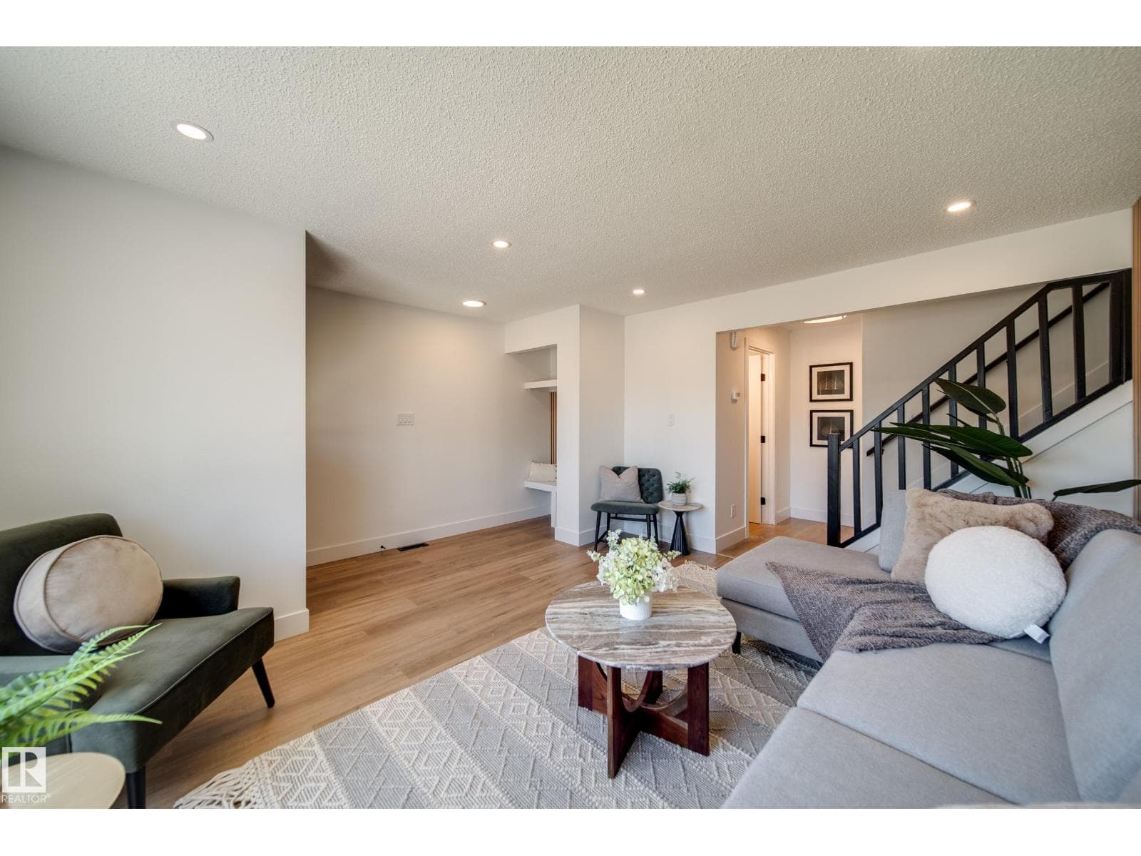 10343 172 AV NW — photo 4