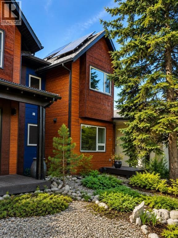 131 8 Avenue NE — photo 4