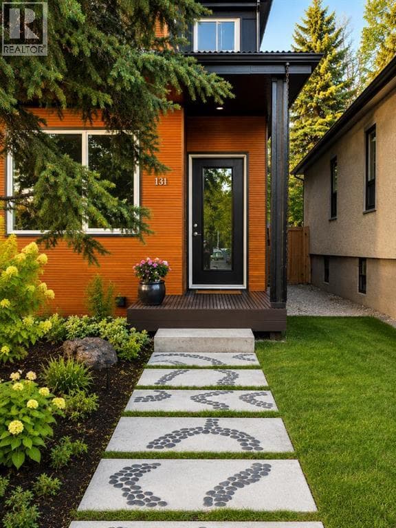 131 8 Avenue NE — photo 3