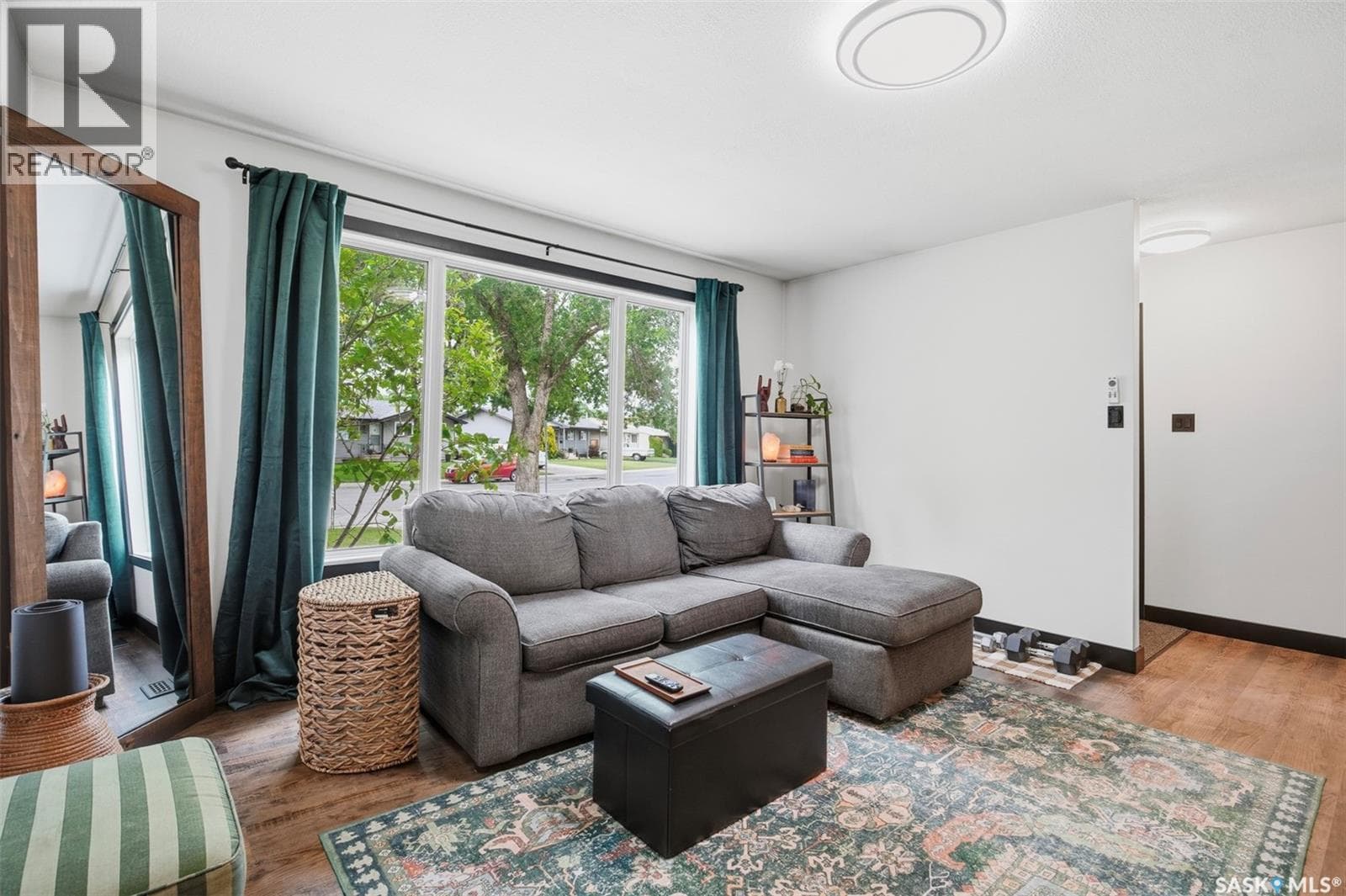 241 Laurentian DRIVE — photo 3