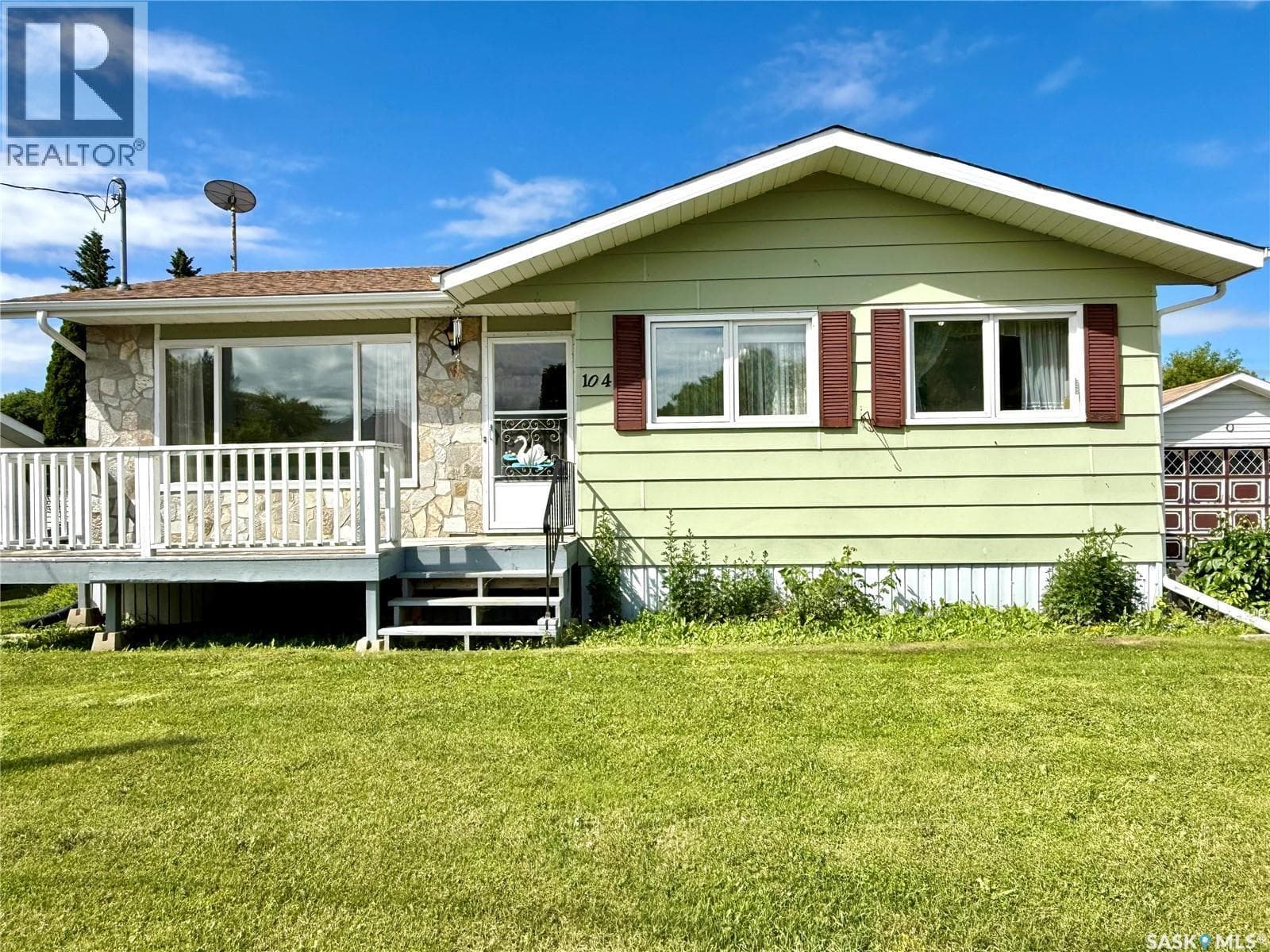 104 Montreal AVENUE
