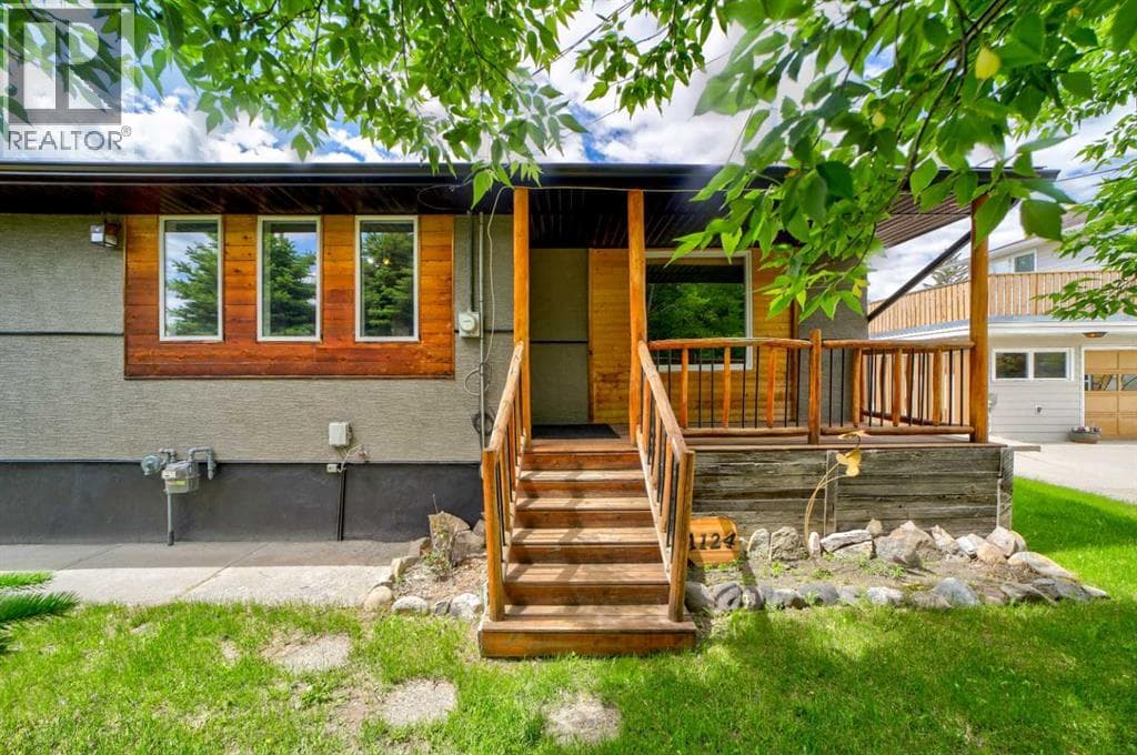 1124 James Avenue — photo 2