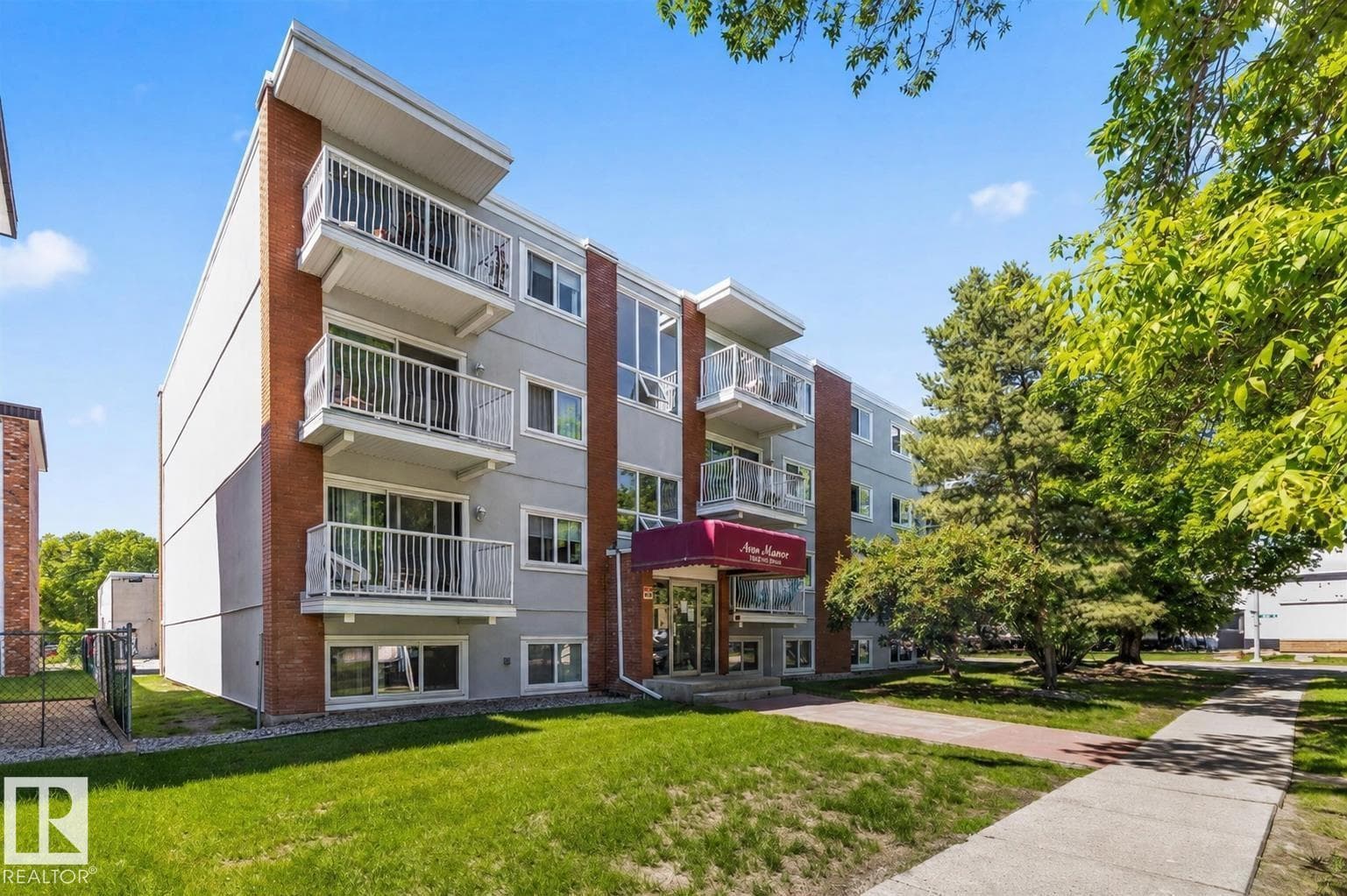 #306 10330 113 ST NW