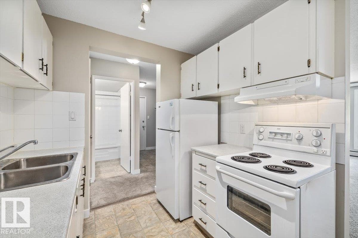 #306 10330 113 ST NW — photo 3