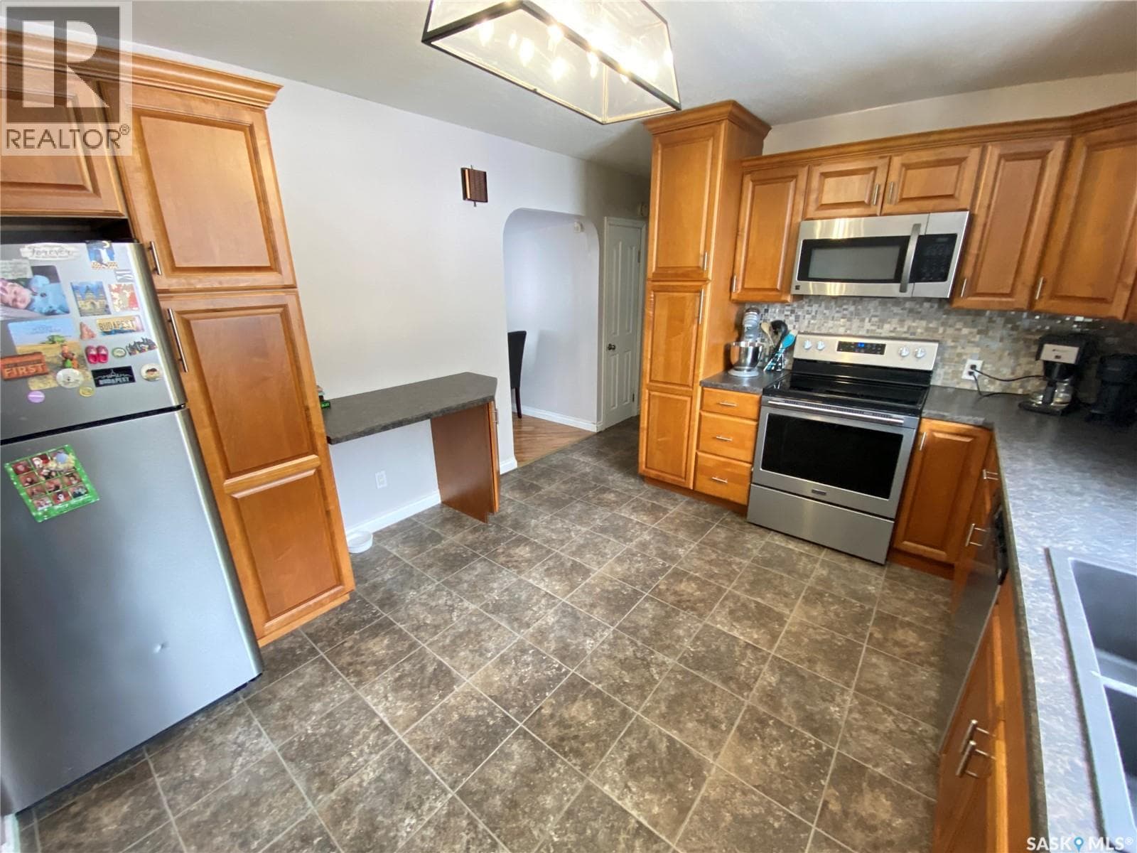 65 Irwin AVENUE — photo 2